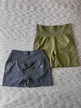 SET OF 2 Allure Sculpting High-Waist Spandex Gym Shorts - Olive Green and Gray